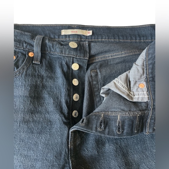 Levi's Premium Wedgie Fit Button
Fly Jean Black size 31 BIG E!!! - Picture 8 of 16